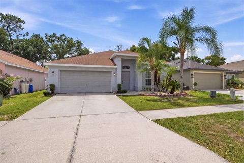 House in Zephyrhills, Florida 4 bedrooms, 194.35 sq.m. № 2208841 - photo 2