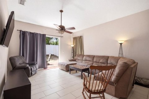 House in Zephyrhills, Florida 4 bedrooms, 194.35 sq.m. № 2208841 - photo 15