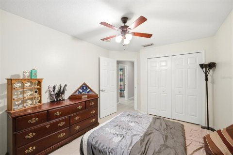 House in Zephyrhills, Florida 4 bedrooms, 194.35 sq.m. № 2208841 - photo 30