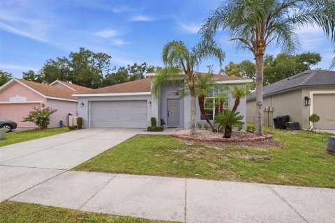House in Zephyrhills, Florida 4 bedrooms, 194.35 sq.m. № 2208841 - photo 3