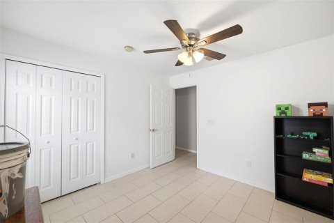House in Zephyrhills, Florida 4 bedrooms, 194.35 sq.m. № 2208841 - photo 28