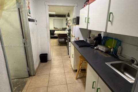 Immobilier commercial à vendre à Miami, Floride № 2025680 - photo 12