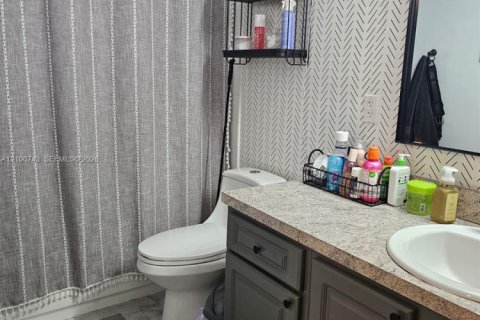 Copropriété à louer à Doral, Floride: 1 chambre, 75.25 m2 № 2401569 - photo 8