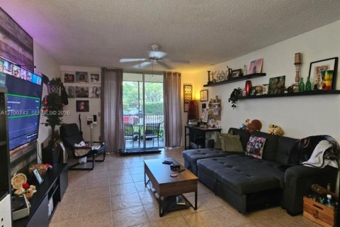 Copropriété à louer à Doral, Floride: 1 chambre, 75.25 m2 № 2401569 - photo 3