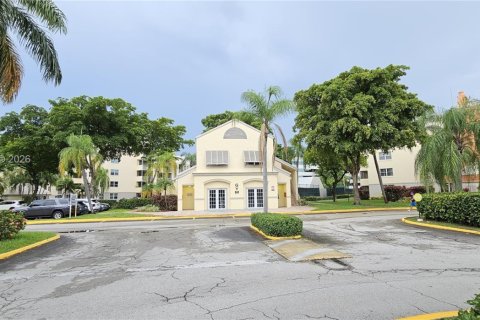 Copropriété à louer à Doral, Floride: 1 chambre, 75.25 m2 № 2401569 - photo 12