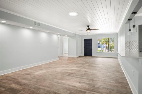 Casa en venta en Madeira Beach, Florida, 3 dormitorios, 169.64 m2 № 1769307 - foto 9
