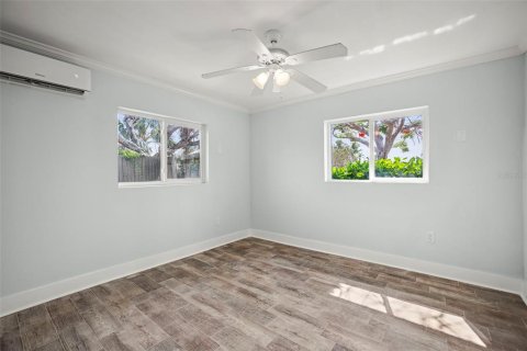 Casa en venta en Madeira Beach, Florida, 3 dormitorios, 169.64 m2 № 1769307 - foto 24