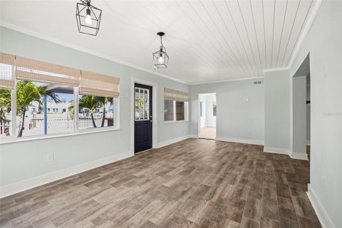 Casa en venta en Madeira Beach, Florida, 3 dormitorios, 169.64 m2 № 1769307 - foto 18