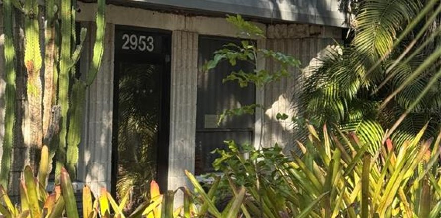 Commercial property in Bradenton, Florida № 2099818