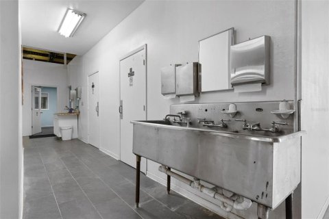 Commercial property in Bradenton, Florida № 2099818 - photo 20