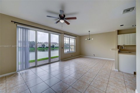 Townhouse in Oakland Park, Florida 3 bedrooms, 140.65 sq.m. № 2000855 - photo 11
