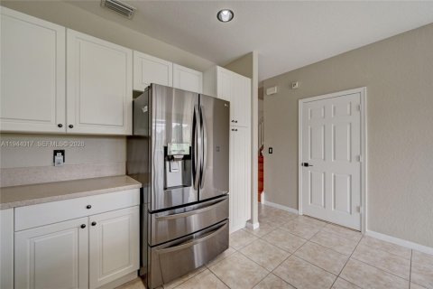 Townhouse in Oakland Park, Florida 3 bedrooms, 140.65 sq.m. № 2000855 - photo 10