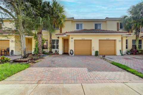 Townhouse in Oakland Park, Florida 3 bedrooms, 140.65 sq.m. № 2000855 - photo 2