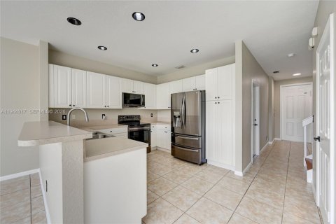 Townhouse in Oakland Park, Florida 3 bedrooms, 140.65 sq.m. № 2000855 - photo 8