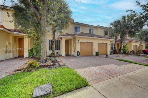 Townhouse in Oakland Park, Florida 3 bedrooms, 140.65 sq.m. № 2000855
