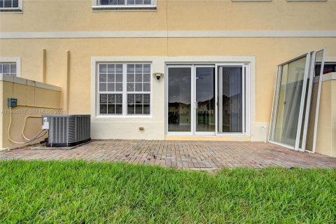 Townhouse in Oakland Park, Florida 3 bedrooms, 140.65 sq.m. № 2000855 - photo 20