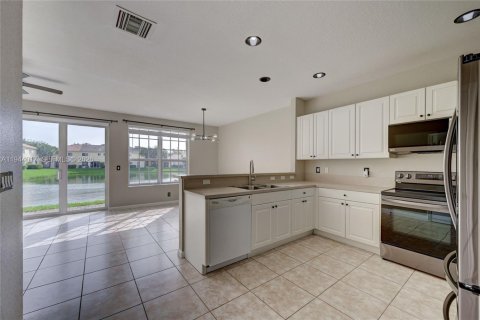 Townhouse in Oakland Park, Florida 3 bedrooms, 140.65 sq.m. № 2000855 - photo 7