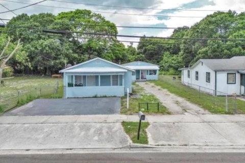 Commercial property in St. Lucie, Florida 146.04 sq.m. № 2195060 - photo 2