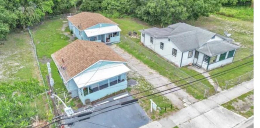 Commercial property in St. Lucie, Florida 146.04 sq.m. № 2195060