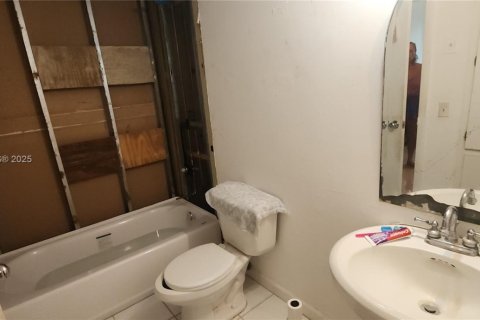 Condo in Hollywood, Florida, 1 bedroom  № 1891080 - photo 17
