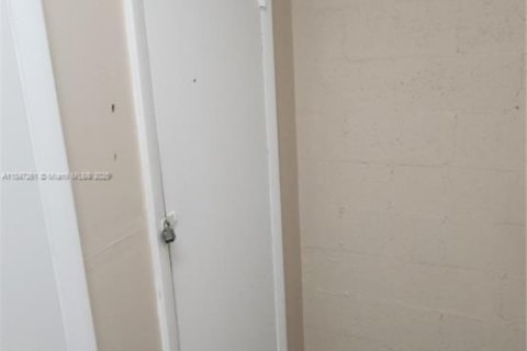Condo in Hollywood, Florida, 1 bedroom  № 1891080 - photo 24