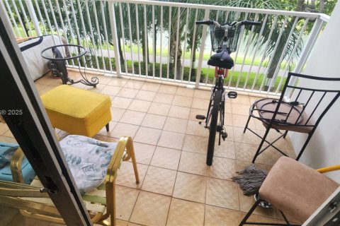Condo in Hollywood, Florida, 1 bedroom  № 1891080 - photo 4
