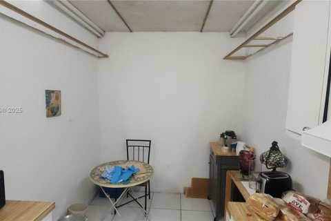 Condo in Hollywood, Florida, 1 bedroom  № 1891080 - photo 11