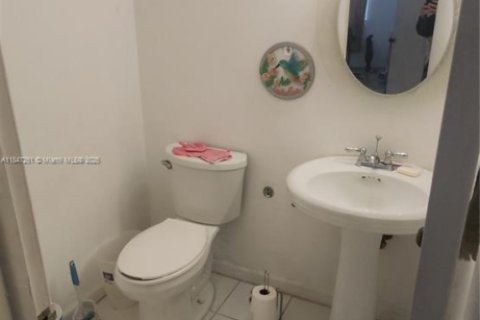 Condo in Hollywood, Florida, 1 bedroom  № 1891080 - photo 9