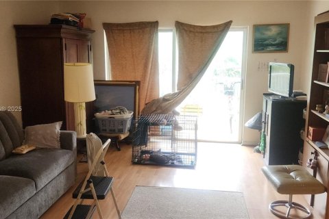 Condo in Hollywood, Florida, 1 bedroom  № 1891080 - photo 2