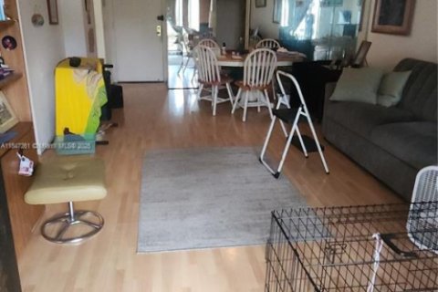 Condo in Hollywood, Florida, 1 bedroom  № 1891080 - photo 12