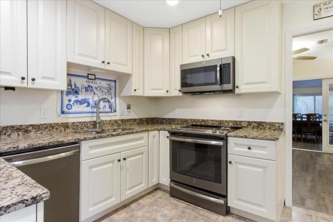 Condo in Orlando, Florida, 2 bedrooms  № 2204564 - photo 9