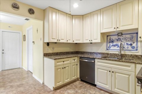 Condo in Orlando, Florida, 2 bedrooms  № 2204564 - photo 8