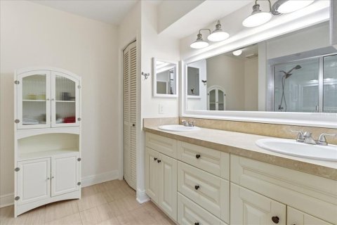 Condo in Orlando, Florida, 2 bedrooms  № 2204564 - photo 25