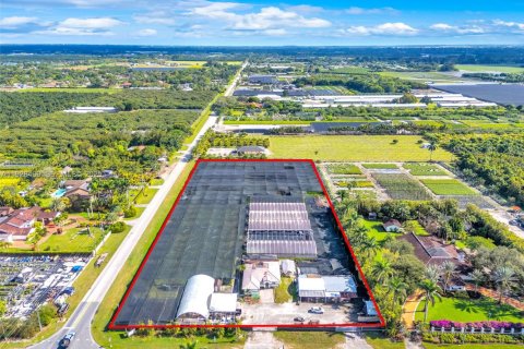 House in Homestead, Florida 3 bedrooms, 264.59 sq.m. № 1987043 - photo 1