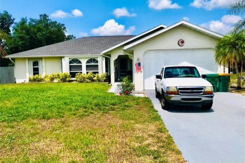 House in Port Charlotte, Florida 3 bedrooms, 181.07 sq.m. № 1765151 - photo 1