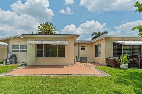 Touwnhouse à vendre à Sunrise, Floride: 2 chambres, 51.1 m2 № 2076258 - photo 30