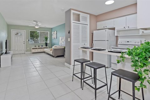 Touwnhouse à vendre à Sunrise, Floride: 2 chambres, 51.1 m2 № 2076258 - photo 17