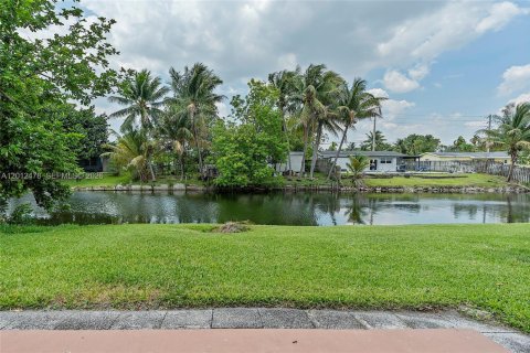 Touwnhouse à vendre à Sunrise, Floride: 2 chambres, 51.1 m2 № 2076258 - photo 27