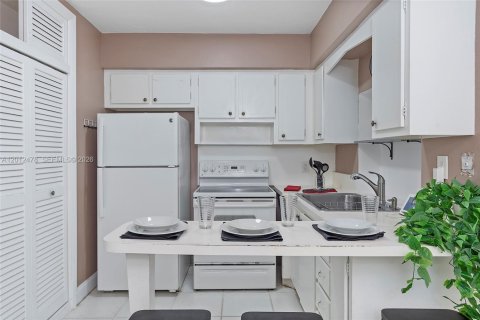 Touwnhouse à vendre à Sunrise, Floride: 2 chambres, 51.1 m2 № 2076258 - photo 12