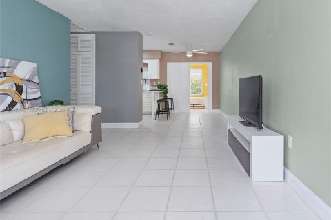 Touwnhouse à vendre à Sunrise, Floride: 2 chambres, 51.1 m2 № 2076258 - photo 5