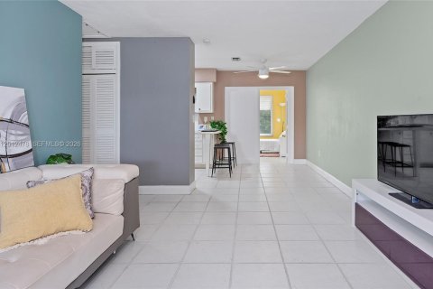 Touwnhouse à vendre à Sunrise, Floride: 2 chambres, 51.1 m2 № 2076258 - photo 6