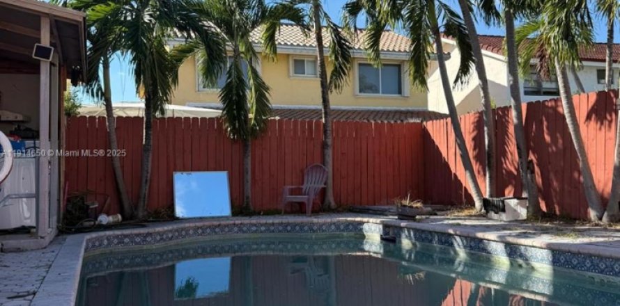 Casa en Miami, Florida 3 dormitorios, 156.63 m2 № 1970908