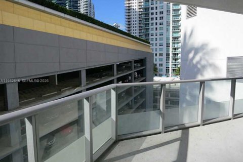 Condo in Miami, Florida, 1 bedroom  № 2052953 - photo 12