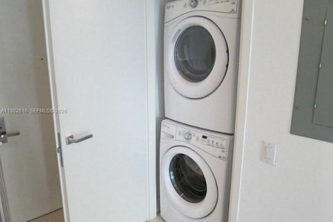 Condo in Miami, Florida, 1 bedroom  № 2052953 - photo 27