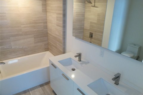 Condo in Miami, Florida, 1 bedroom  № 2052953 - photo 28