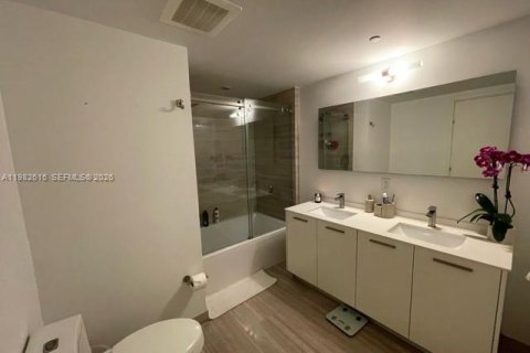 Condo in Miami, Florida, 1 bedroom  № 2052953 - photo 10