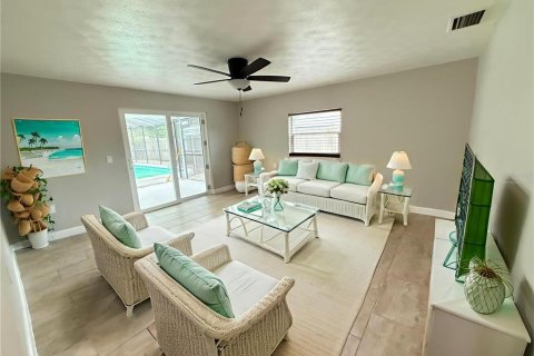 Casa en venta en Brandon, Florida, 4 dormitorios, 194.54 m2 № 1914857 - foto 22