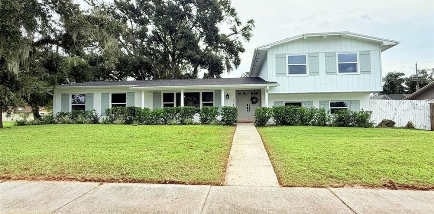 Casa en Brandon, Florida 4 dormitorios, 194.54 m2 № 1914857
