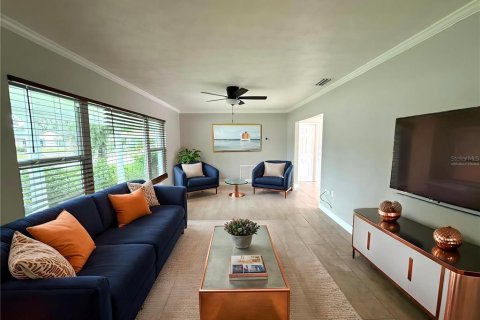 Casa en venta en Brandon, Florida, 4 dormitorios, 194.54 m2 № 1914857 - foto 9