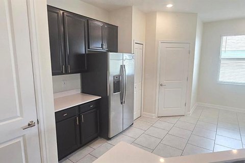 Apartamento en alquiler en Davenport, Florida, 3 dormitorios, 156.08 m2 № 2217000 - foto 6